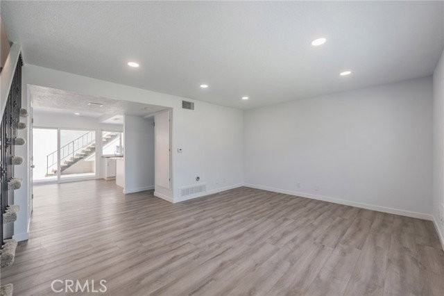 10062 Ellis Ave - Photo 3 of 8