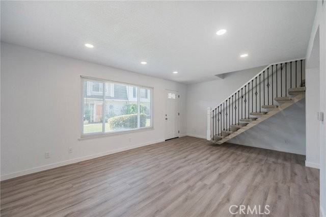 10062 Ellis Ave - Photo 4 of 8