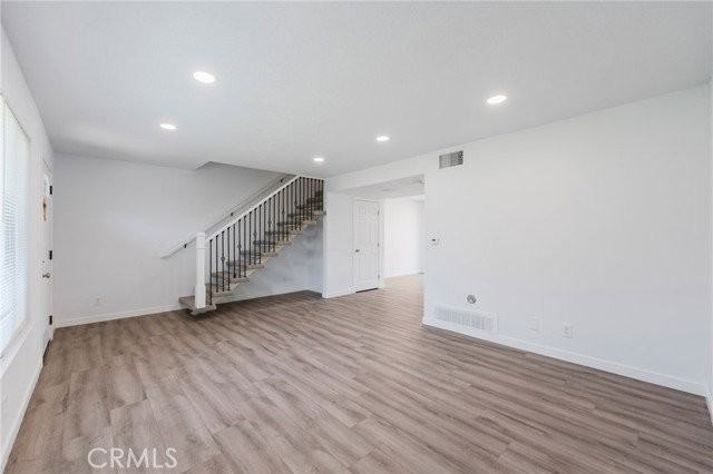 10062 Ellis Ave - Photo 5 of 8