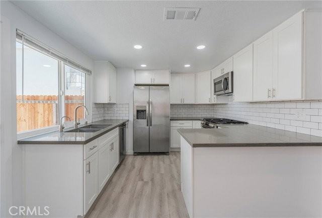 10062 Ellis Ave - Photo 6 of 8