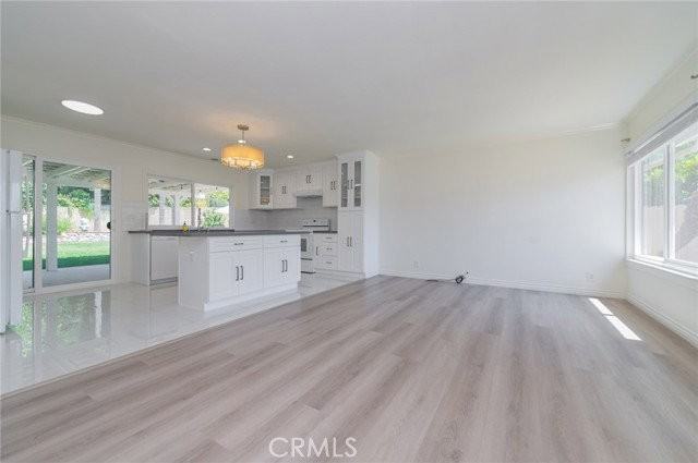 4881 Winvale Ave - Photo 3 of 8