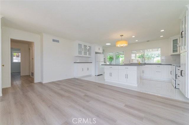 4881 Winvale Ave - Photo 4 of 8