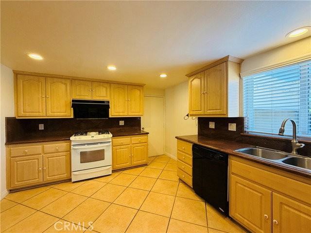 1525 W Houston Ave - Photo 5 of 8