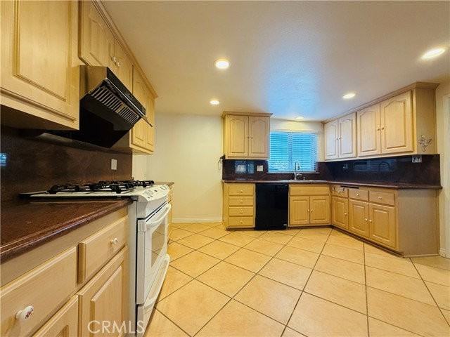 1525 W Houston Ave - Photo 6 of 8