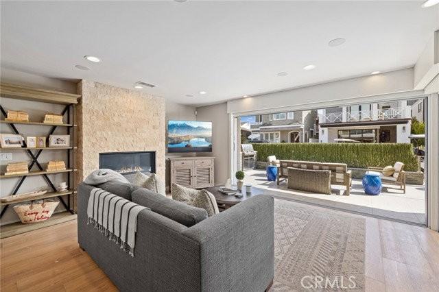 219 Diamond Ave - Photo 6 of 8