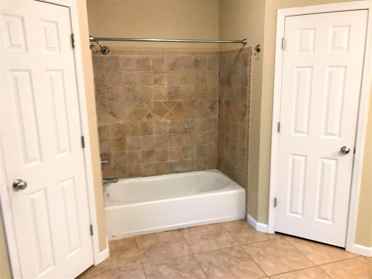 2408 Pleasant Forest Dr - Photo 5 of 10