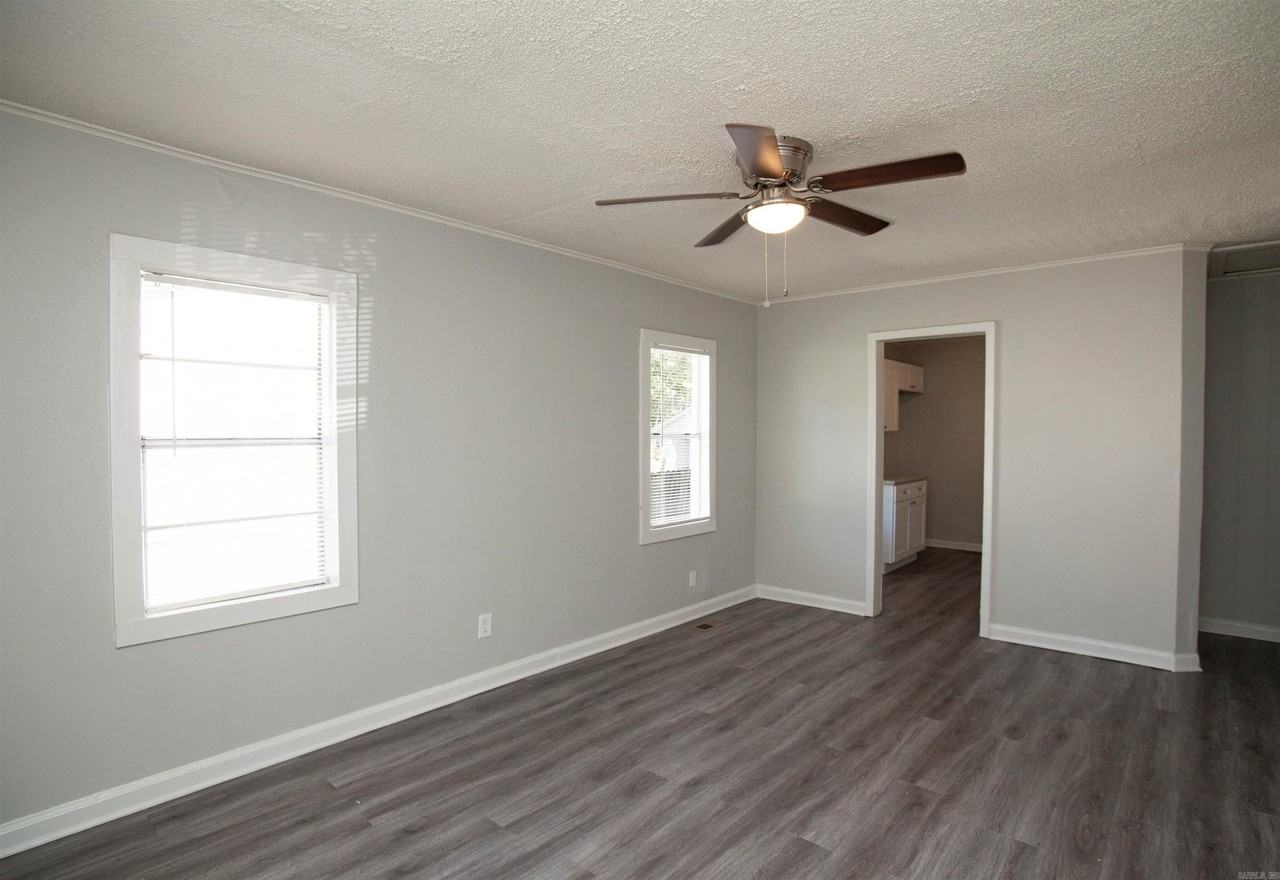 1411 S Jackson St - Photo 2 of 10