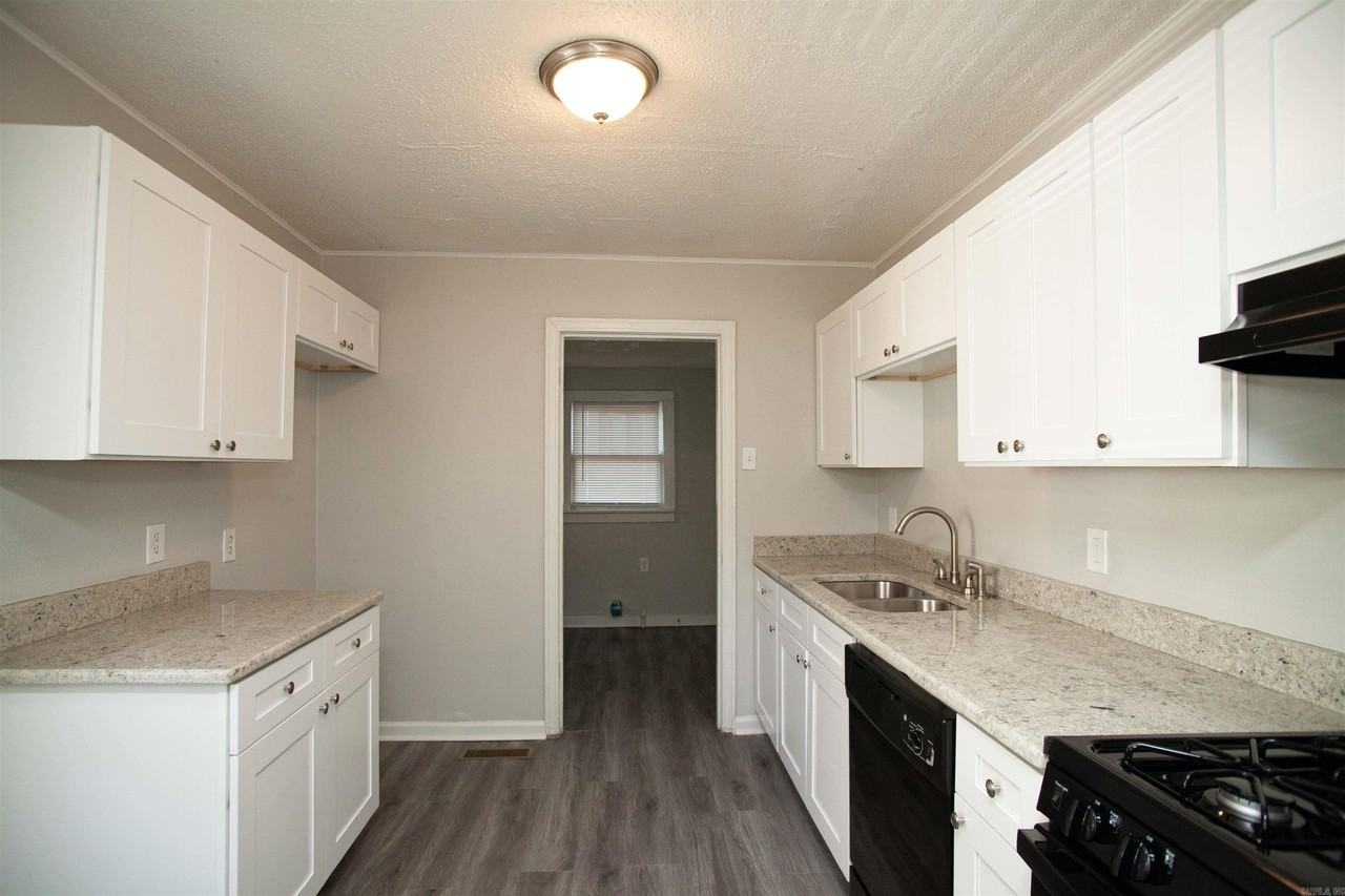 1411 S Jackson St - Photo 3 of 10
