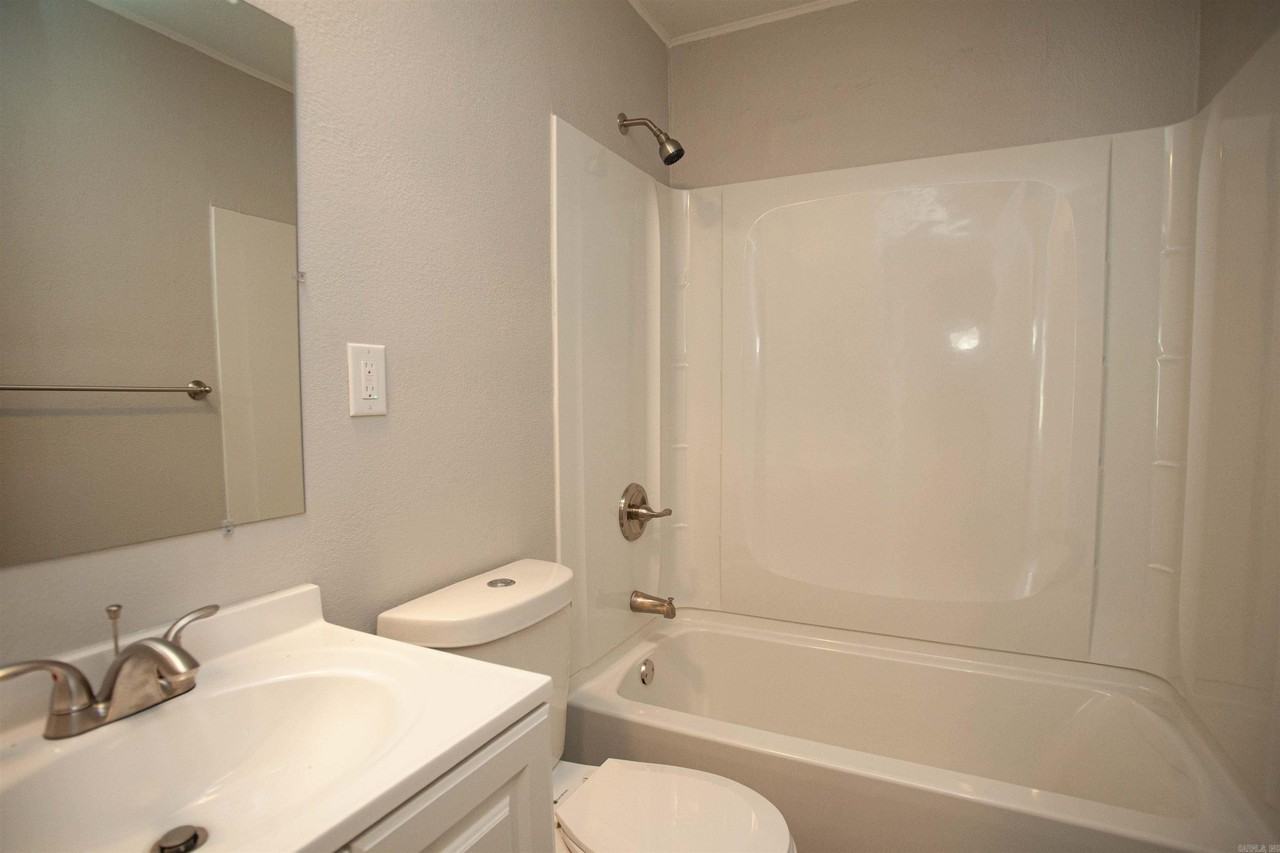 1411 S Jackson St - Photo 6 of 10