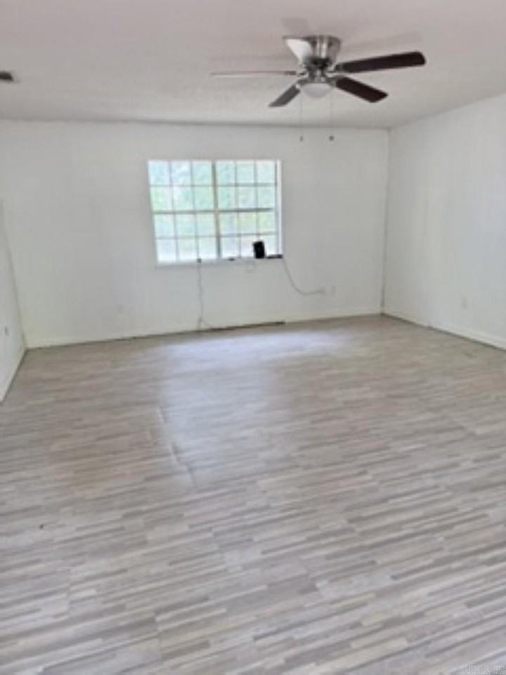 202 Bluebird Ln - Photo 3 of 18
