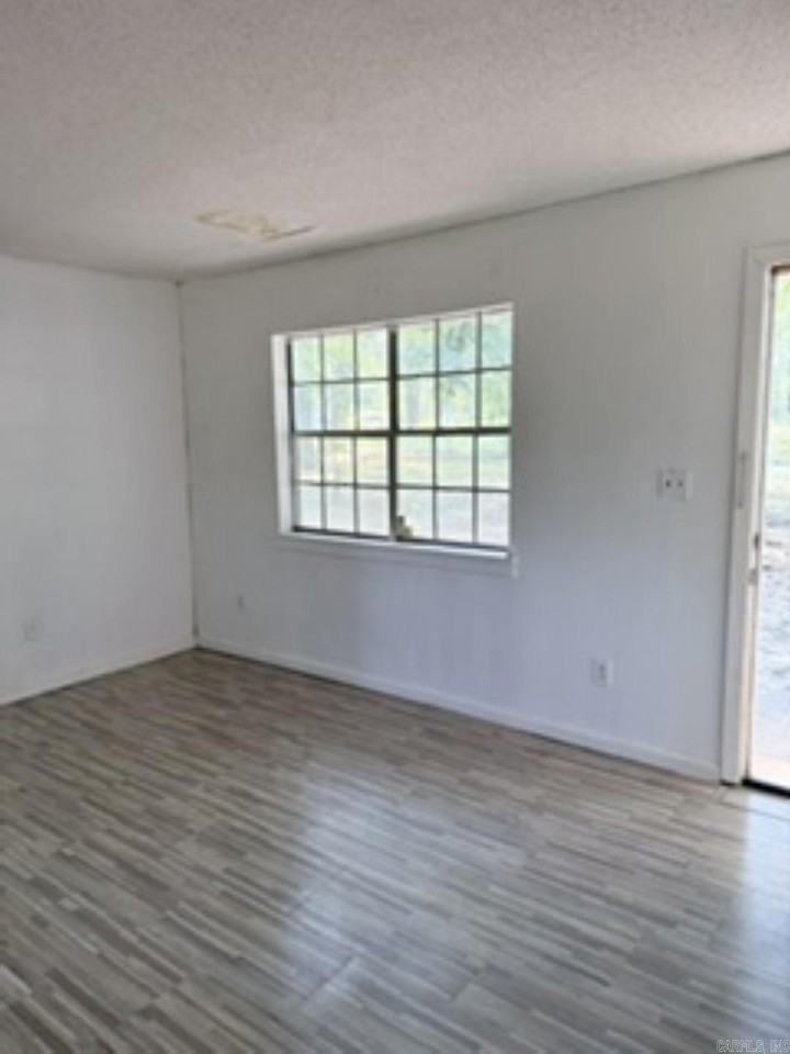 202 Bluebird Ln - Photo 4 of 18