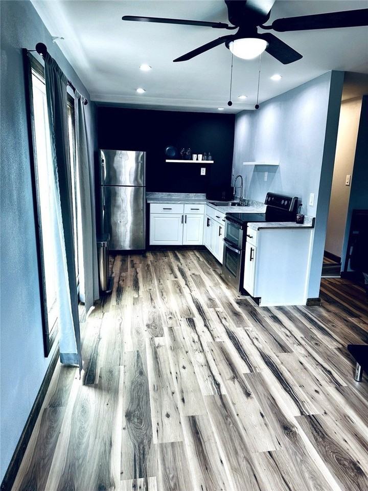 1309 Oak Park Dr #B - Photo 2 of 11