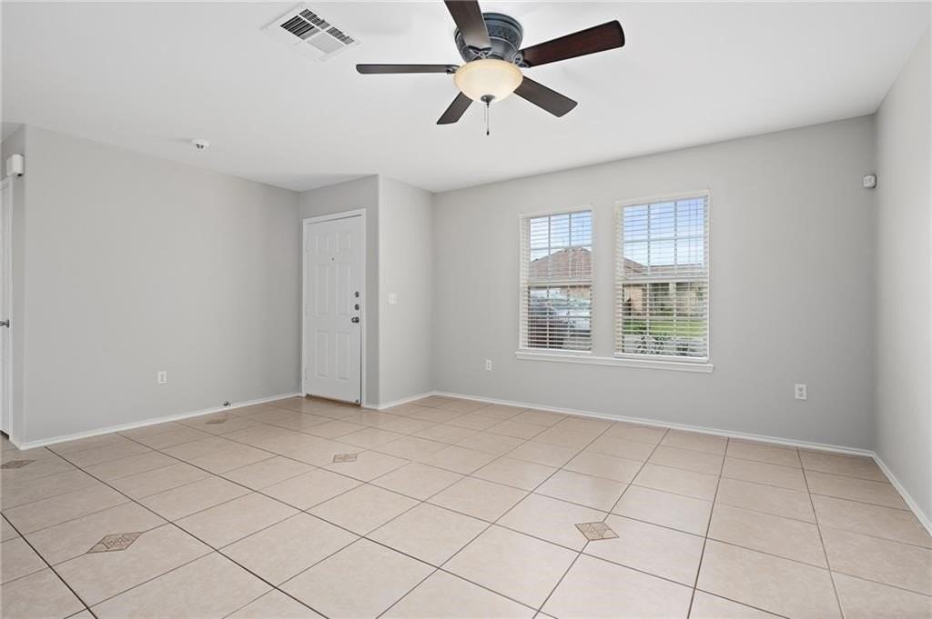426 Oak Harbor Dr - Photo 5 of 24