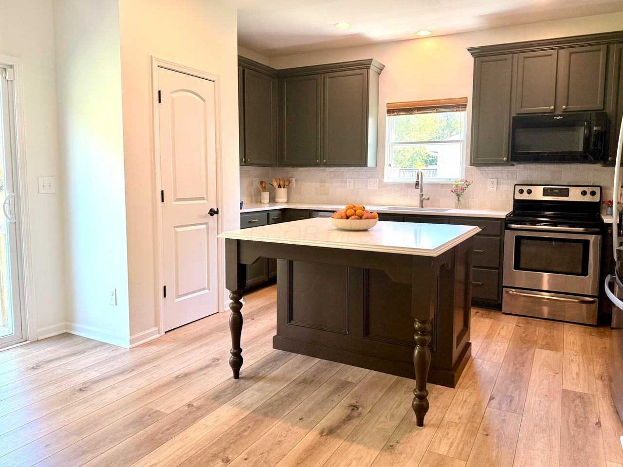 512 Devencroft Rdg E - Photo 3 of 37