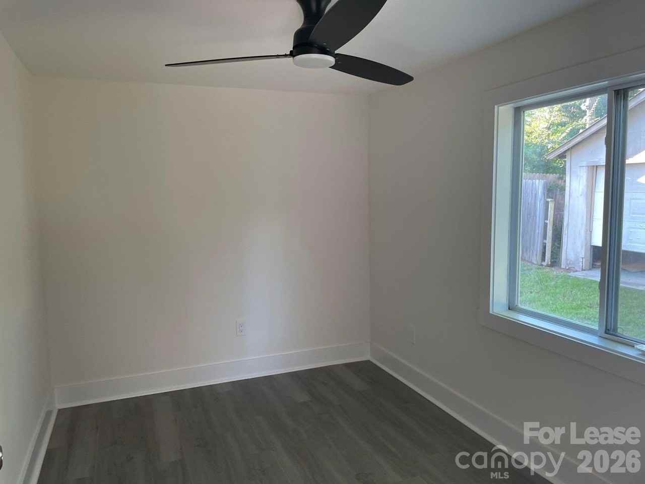 649 Arch Dr - Photo 2 of 8