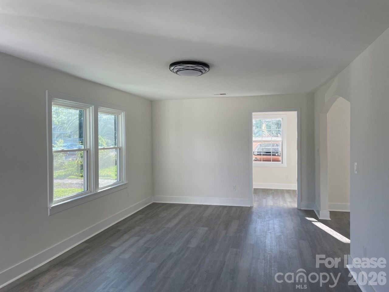 649 Arch Dr - Photo 4 of 8