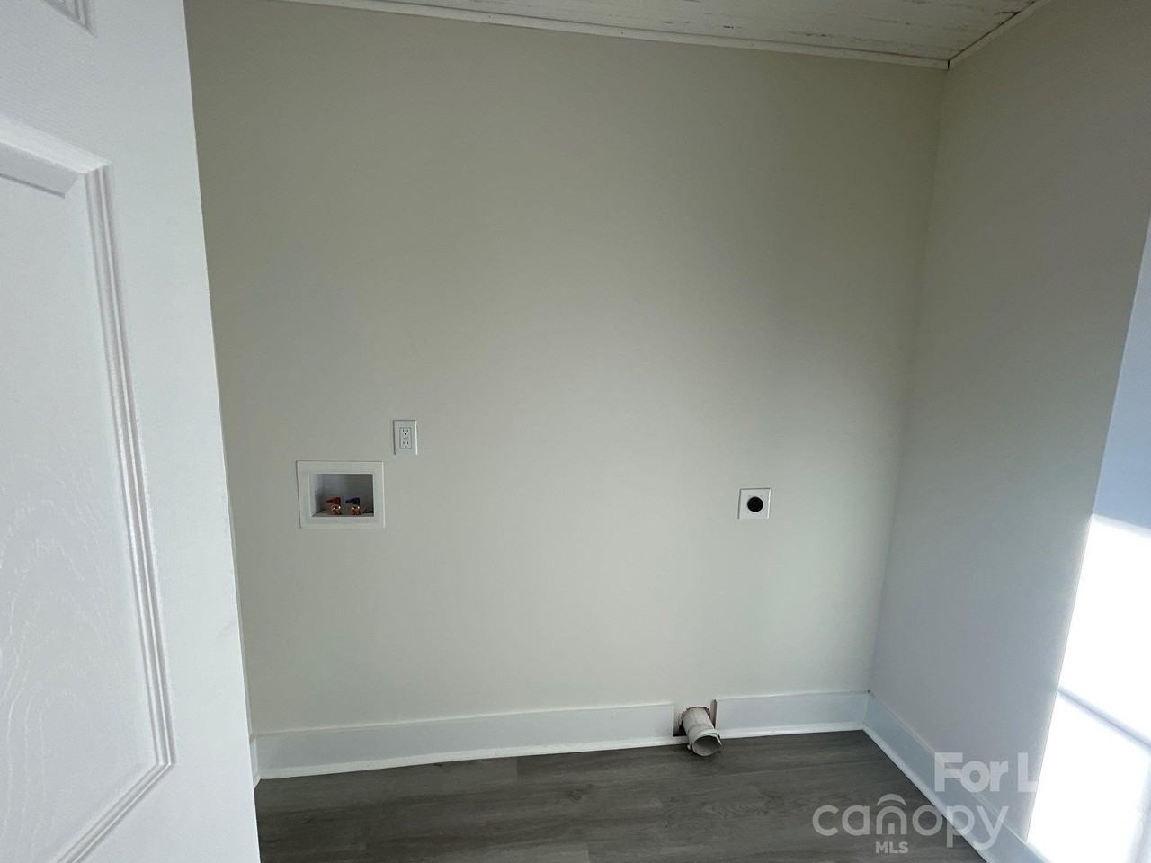 649 Arch Dr - Photo 5 of 8