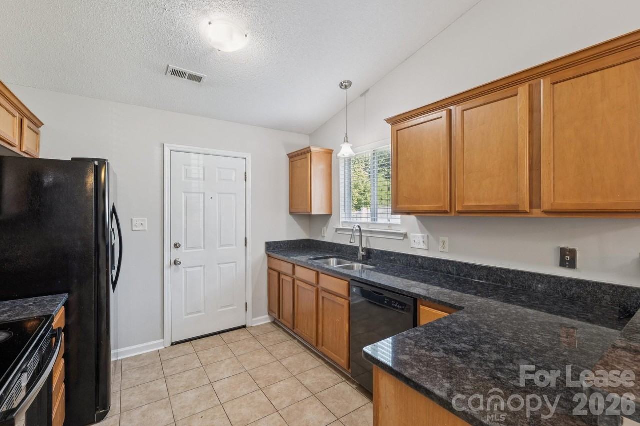 5237 Timbertop Ln - Photo 4 of 18