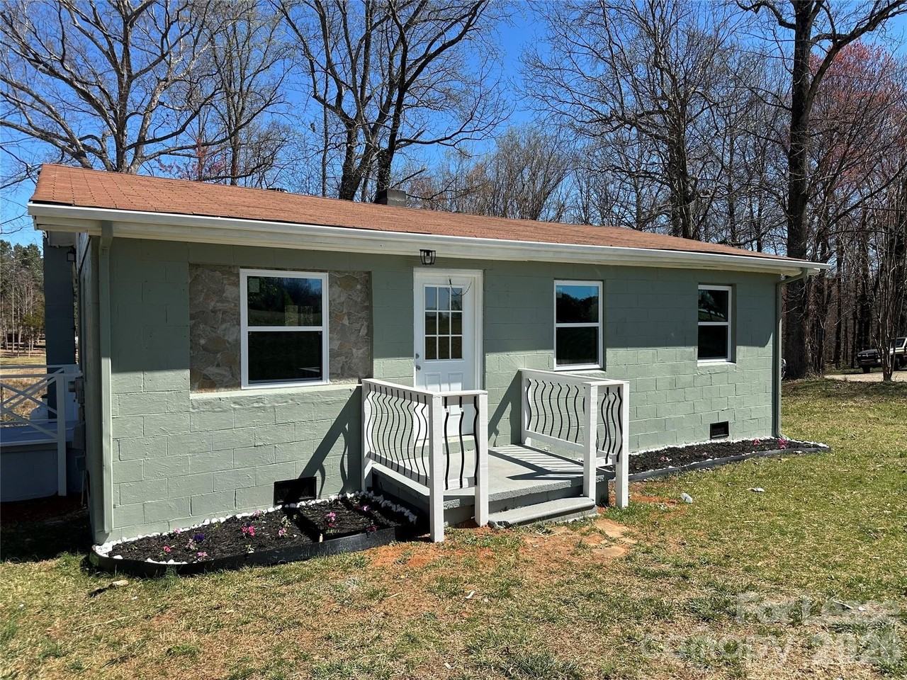 209 Brookview Rd - Photo 2 of 38