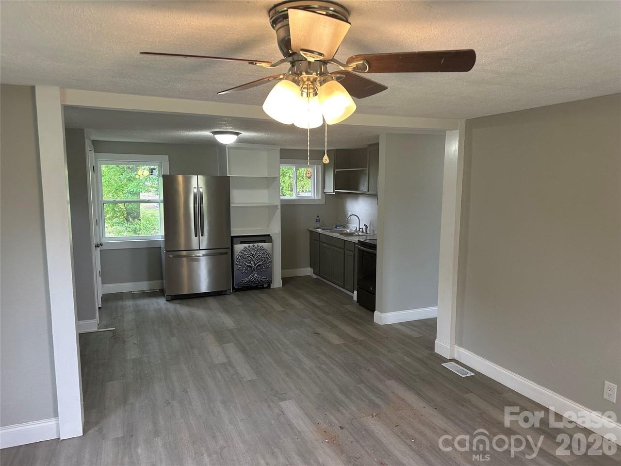 209 Brookview Rd - Photo 3 of 38