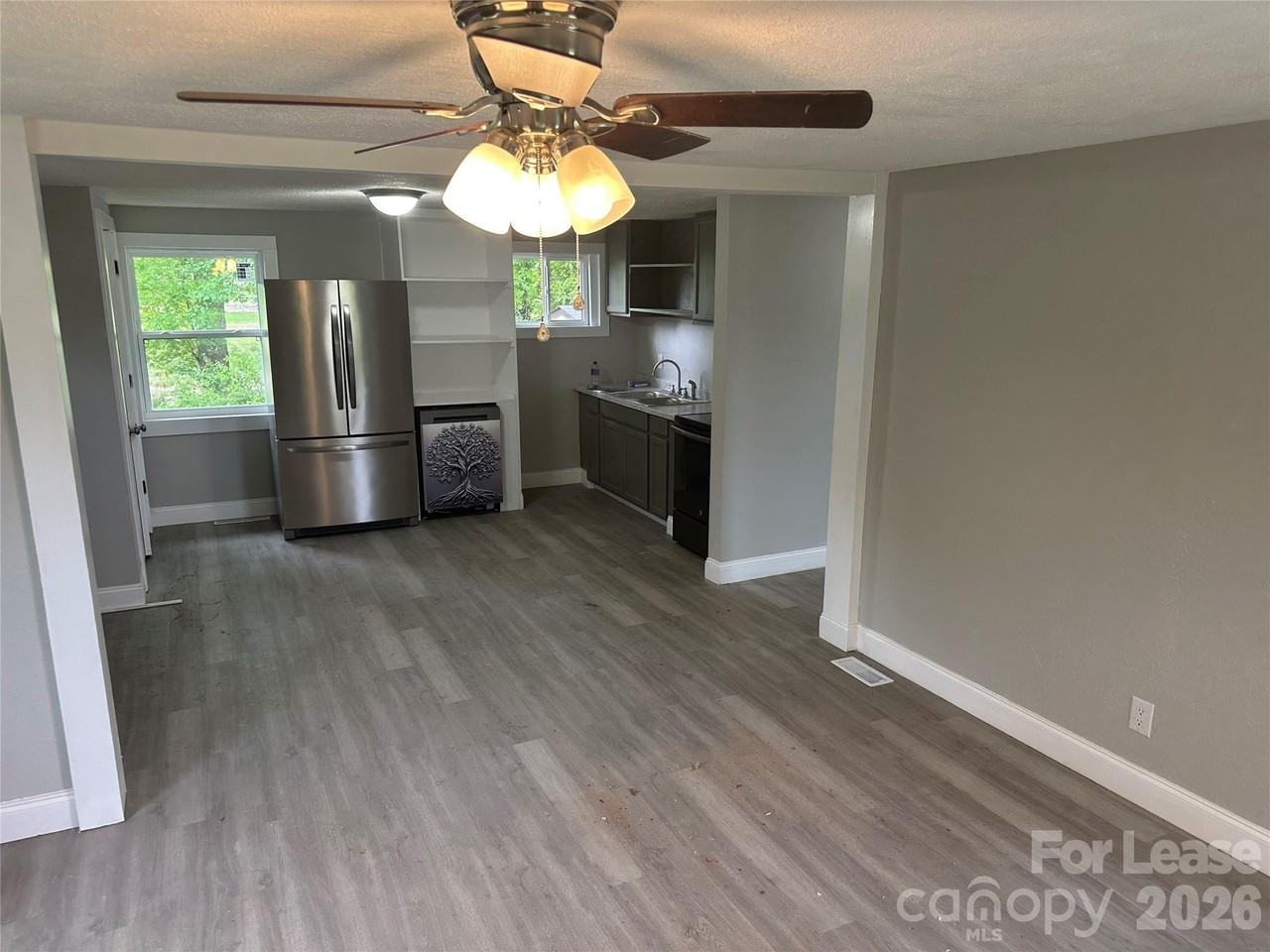 209 Brookview Rd - Photo 4 of 38