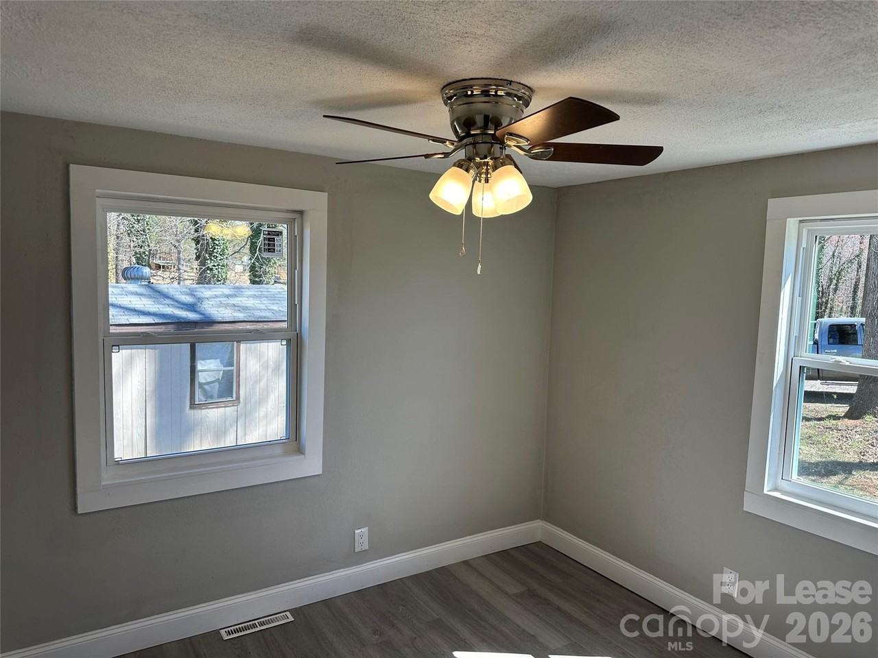 209 Brookview Rd - Photo 7 of 38
