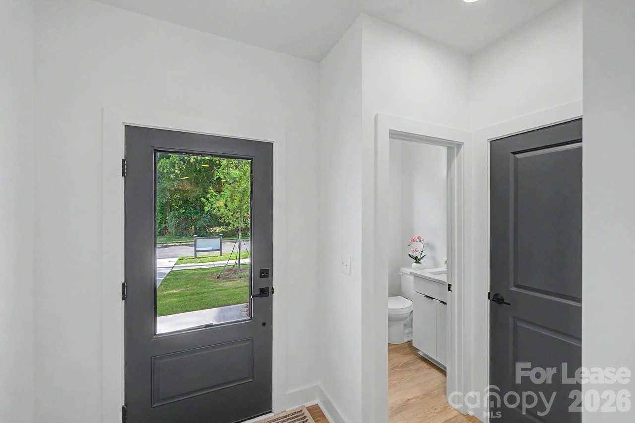 6717 Tracy Ave - Photo 3 of 20
