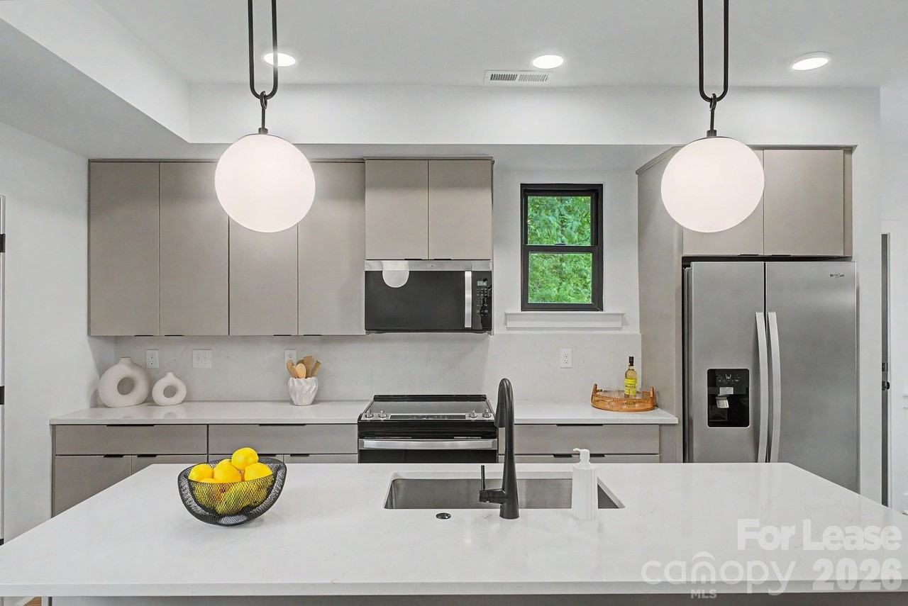 6717 Tracy Ave - Photo 4 of 20