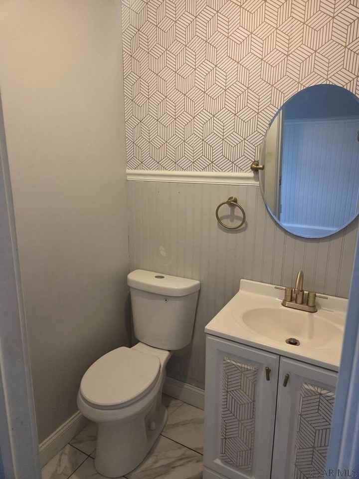 1018 Bucknell Ave - Photo 5 of 17
