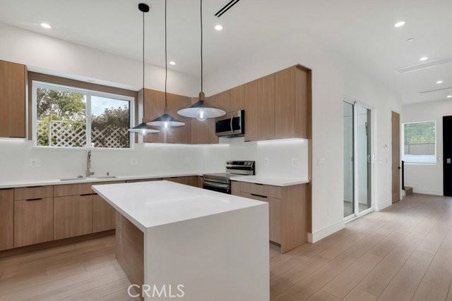 16510 San Fernando Mission Blvd - Photo 4 of 8