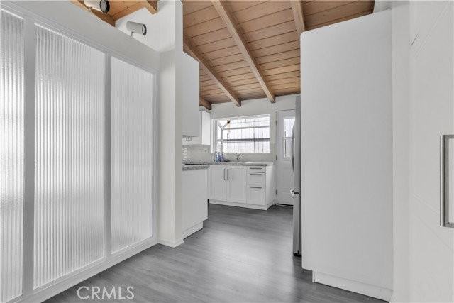 16433 Kingsbury St - Photo 3 of 8