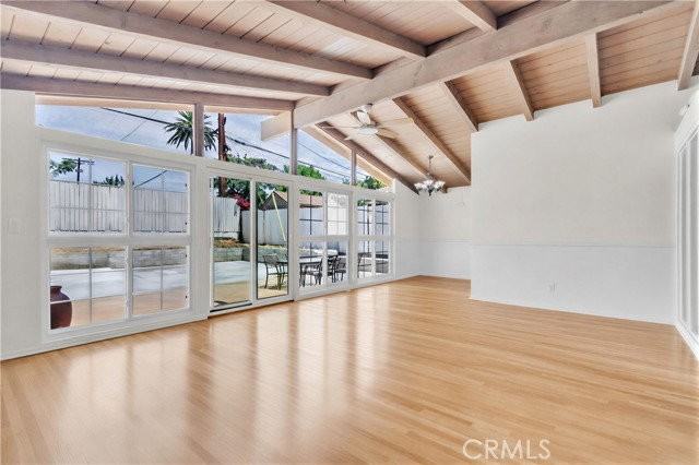16433 Kingsbury St - Photo 7 of 8