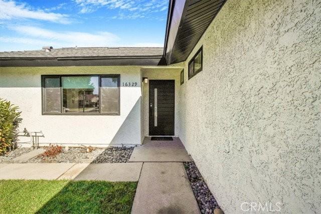 16329 Napa St - Photo 2 of 8