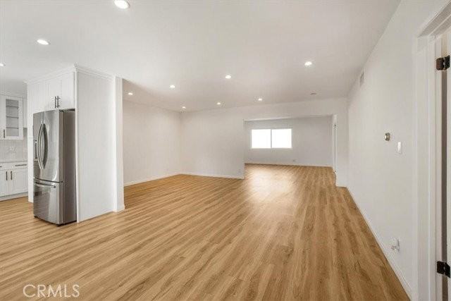 16329 Napa St - Photo 3 of 8