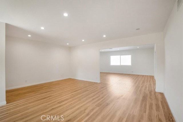 16329 Napa St - Photo 4 of 8
