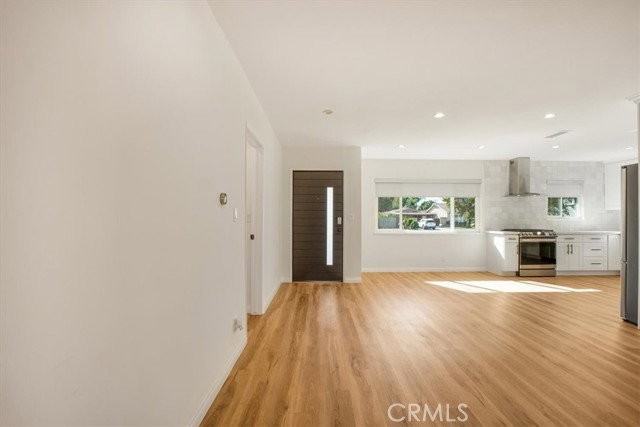 16329 Napa St - Photo 6 of 8