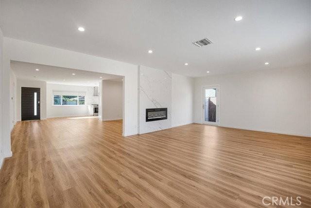 16329 Napa St - Photo 7 of 8