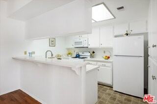 844 Magnolia Ave #14 - Photo 6 of 8