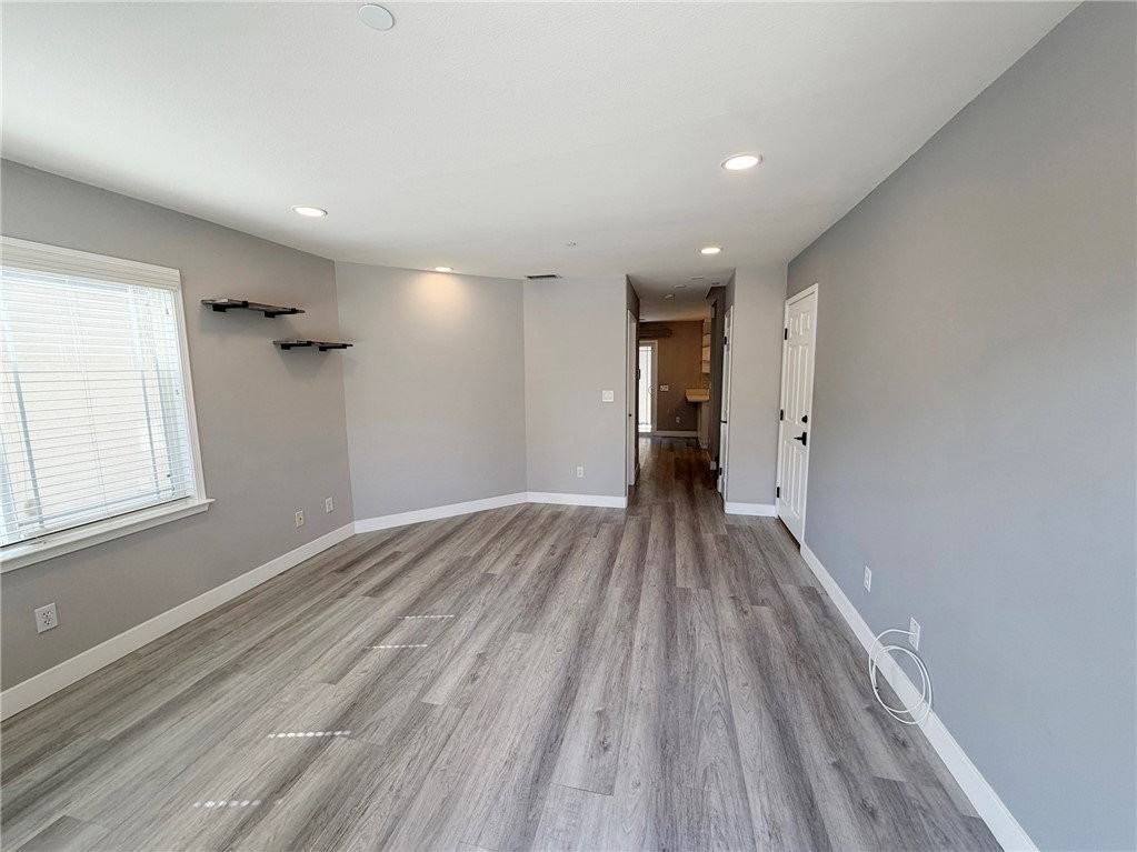 1124 S Mayflower Ave - Photo 2 of 8