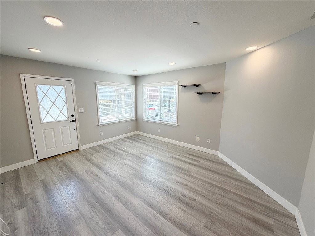 1124 S Mayflower Ave - Photo 3 of 8