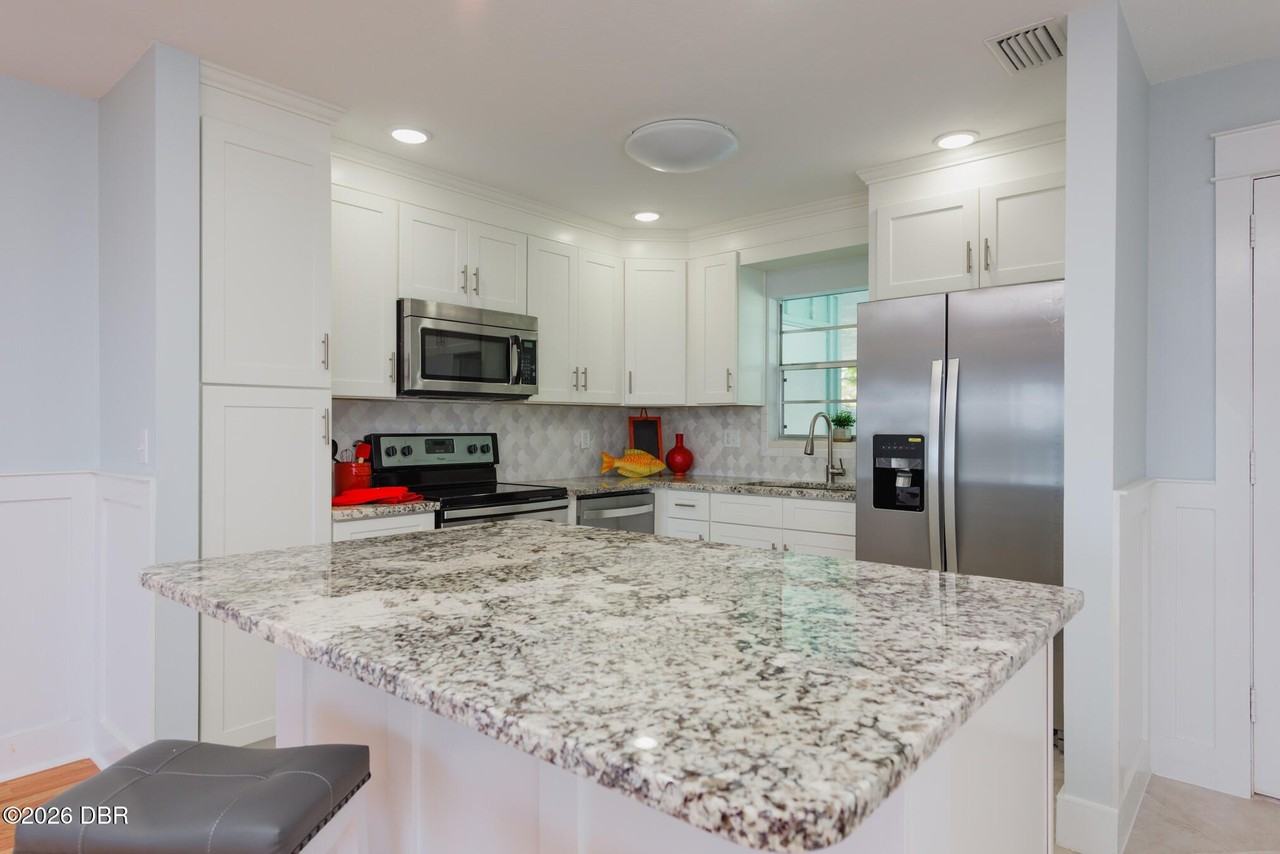 1216 Harbour Point Dr - Photo 7 of 28