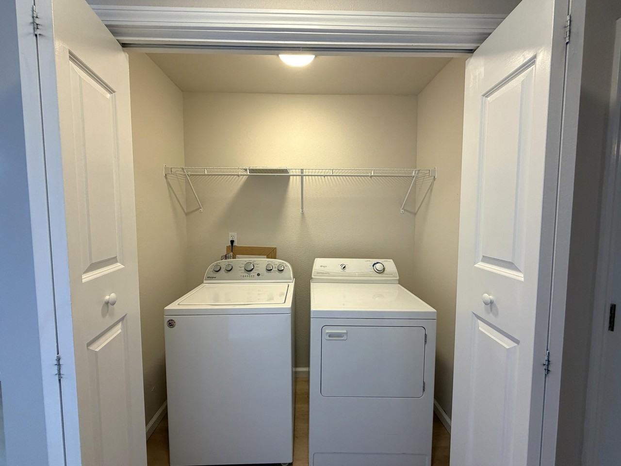 941 Valley Rd #B - Photo 4 of 20