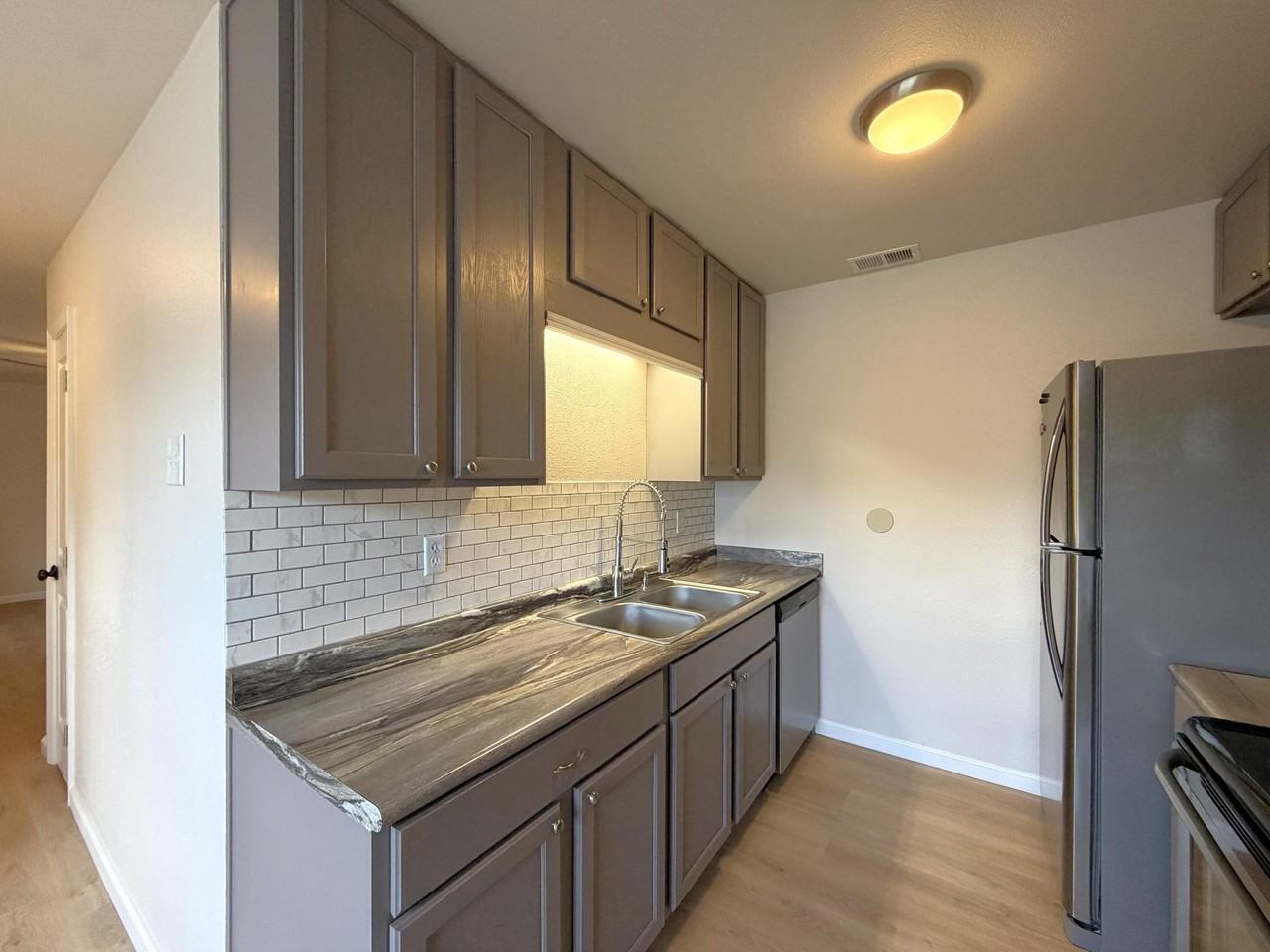 941 Valley Rd #B - Photo 6 of 20