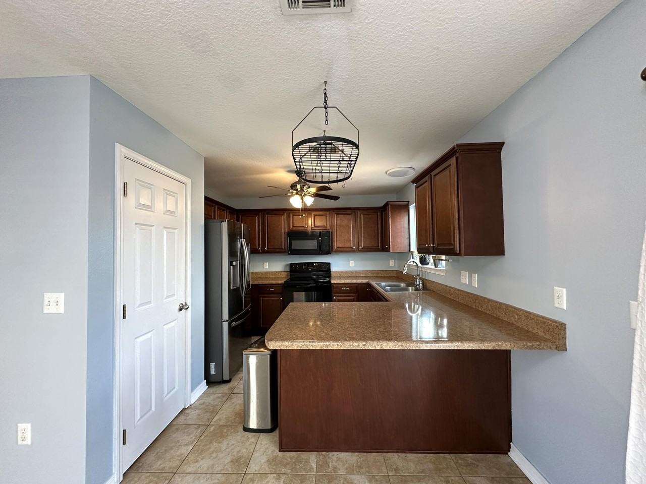 417 Eisenhower Dr - Photo 5 of 18