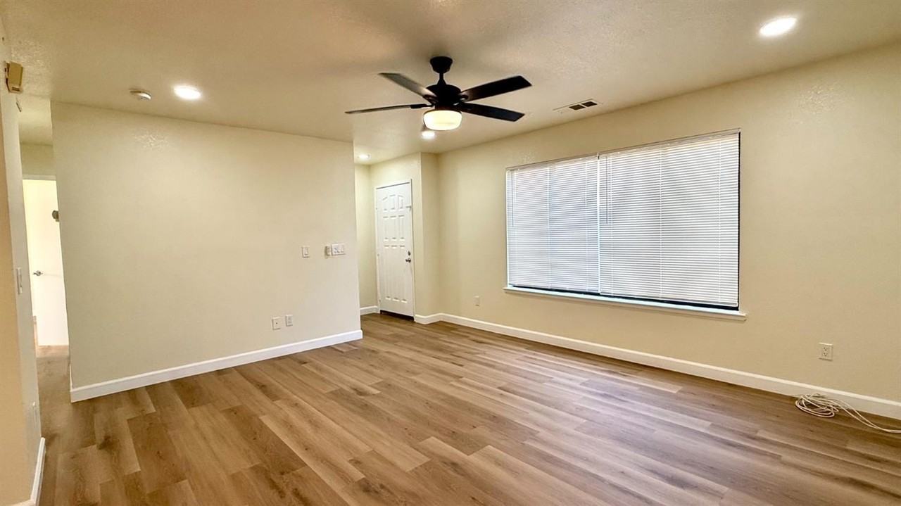 2425 Knowlwood Dr - Photo 4 of 16