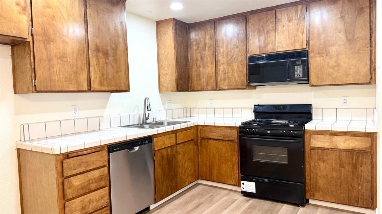 2425 Knowlwood Dr - Photo 5 of 16