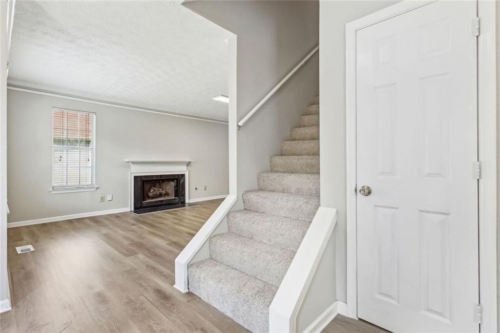 525 Abbotts Hill Ln - Photo 3 of 27