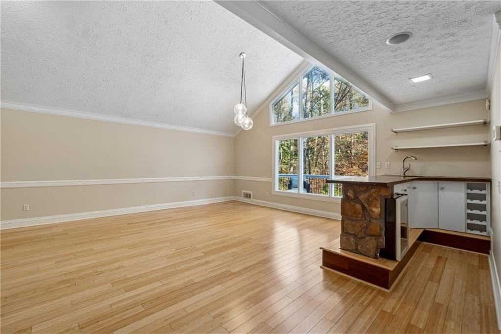 6895 Riverside Dr - Photo 5 of 47