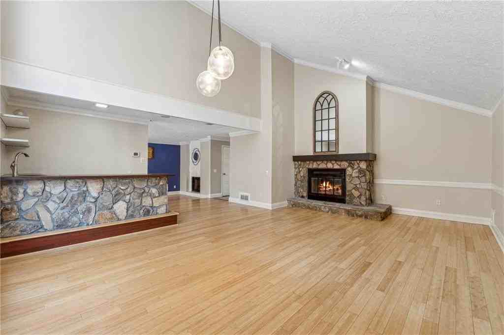 6895 Riverside Dr - Photo 7 of 47
