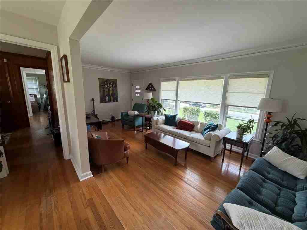 2465 Miriam Ln - Photo 4 of 26